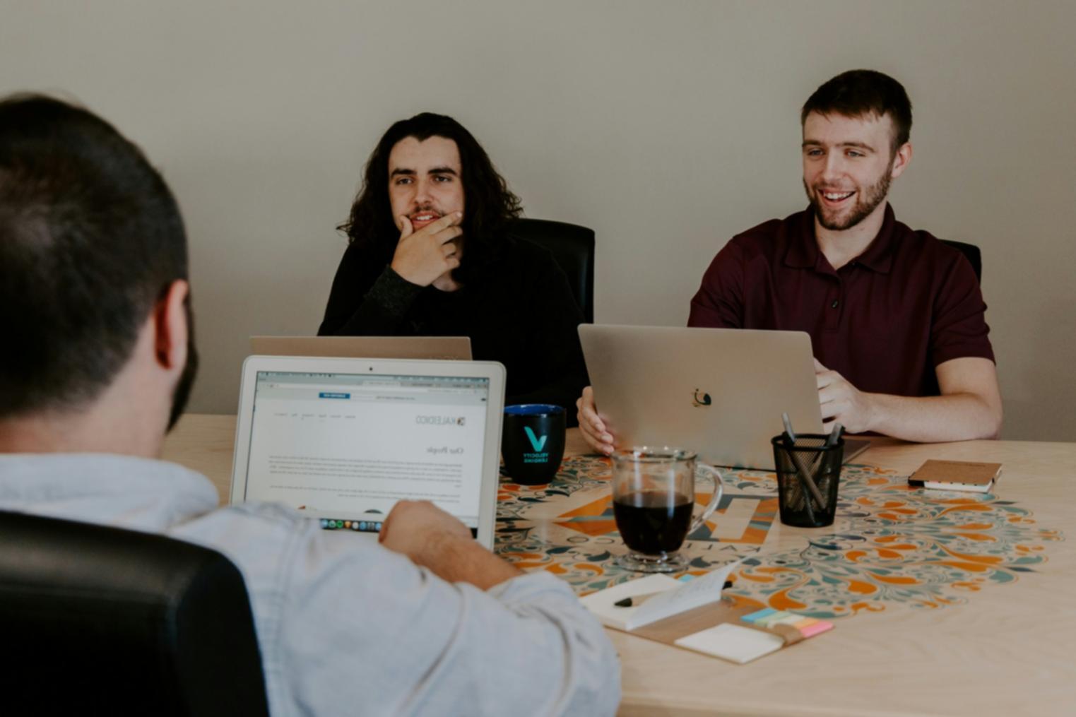 Del escritorio al pulgar: cambios en comportamiento de búsqueda